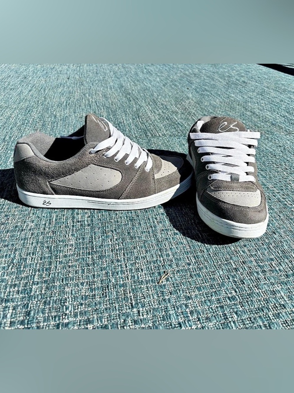eS Accel Skate Shoes Gray & White Sneakers